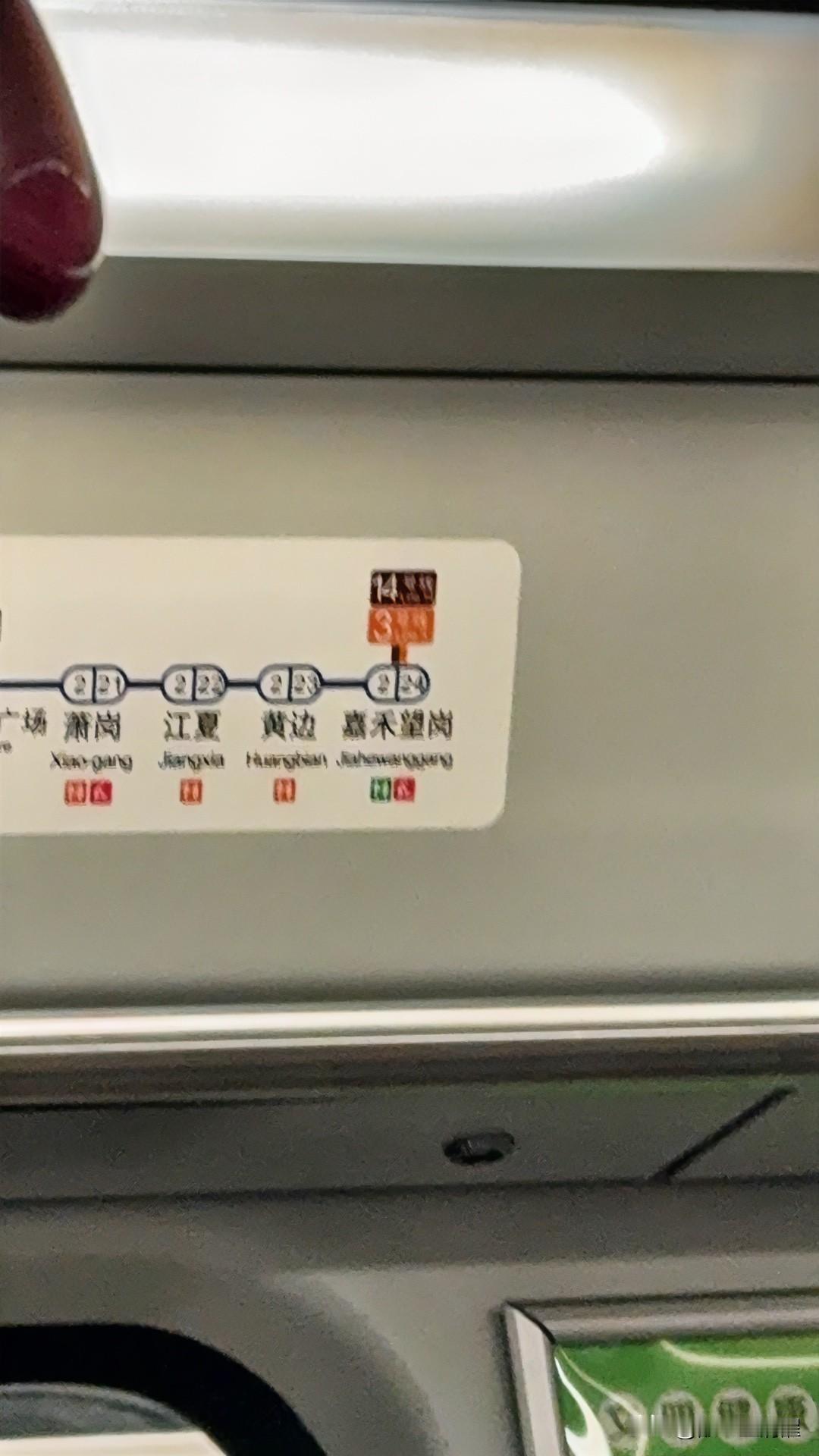嘉禾望岗的爱情，宛如一首饱含故事的歌曲。此地有被赋予神秘色彩的姻缘树，它目睹了无