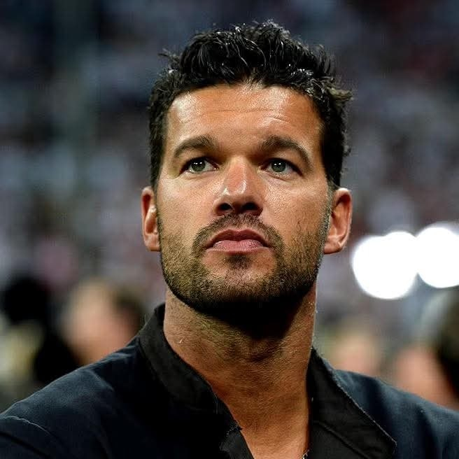 2002年的迈克尔·巴拉克：❌在最后一轮比赛中失去了德甲冠军。❌德国杯决赛失利。