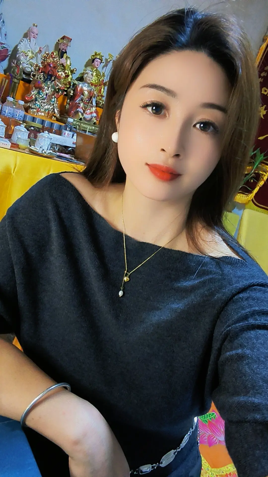 当我踏上修行这条路的时候，磨难一关又一关，回头看就会发现，渐行渐远的不...