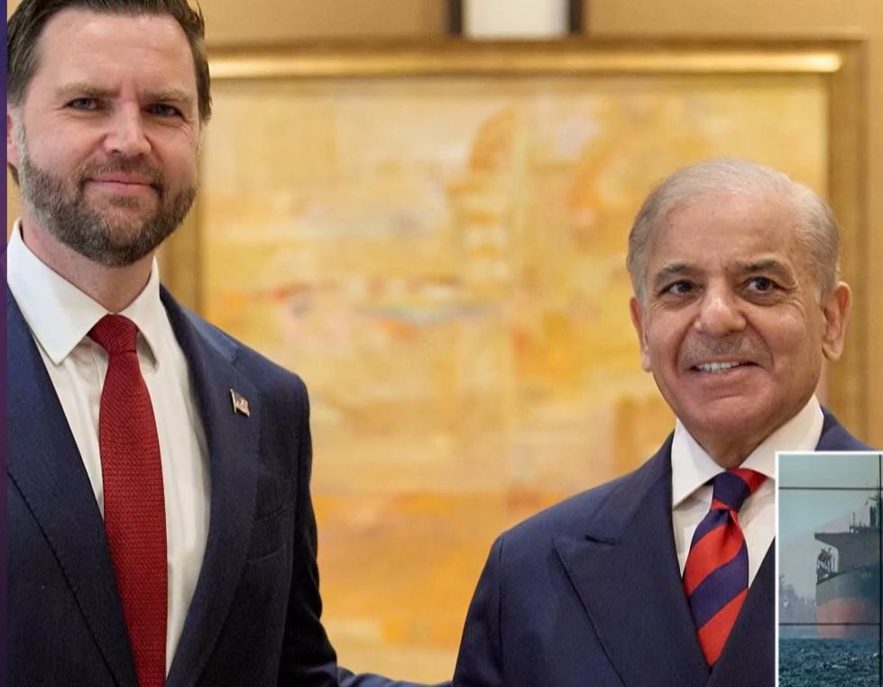 美国伊朗两国领导人见面谈判，面露微笑，谈笑风生，就像多年未见的好朋友一样。