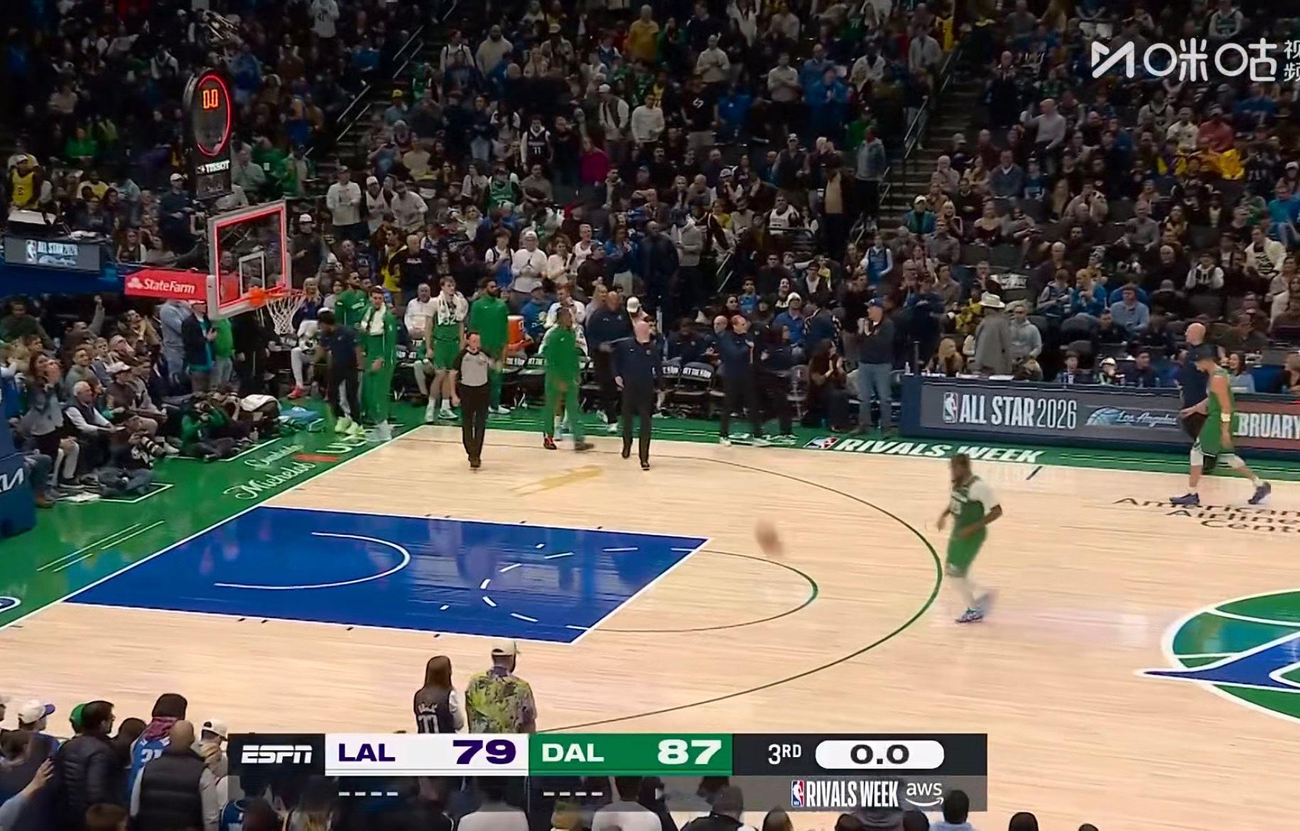 第三节，单节，湖人14-35独行侠。湖人vs独行侠