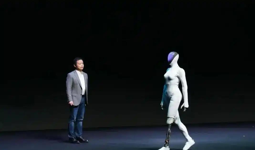 46.65%！ 34.07%！

这是小鹏汽车开年第一份成绩单。

就在一个月前