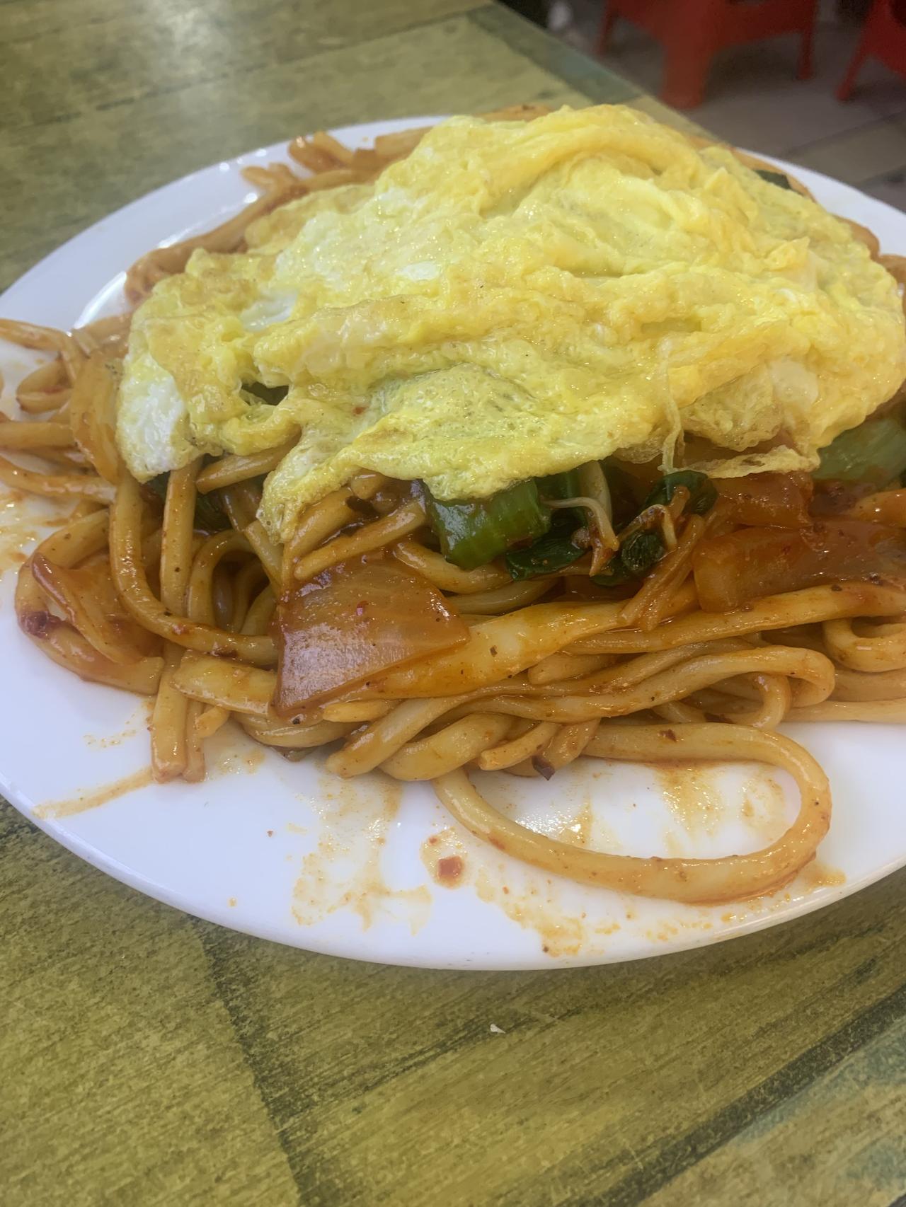 陕西人中午就得跌一碗面，尤其是这盘炒拉条盖帽，香迷糊了……