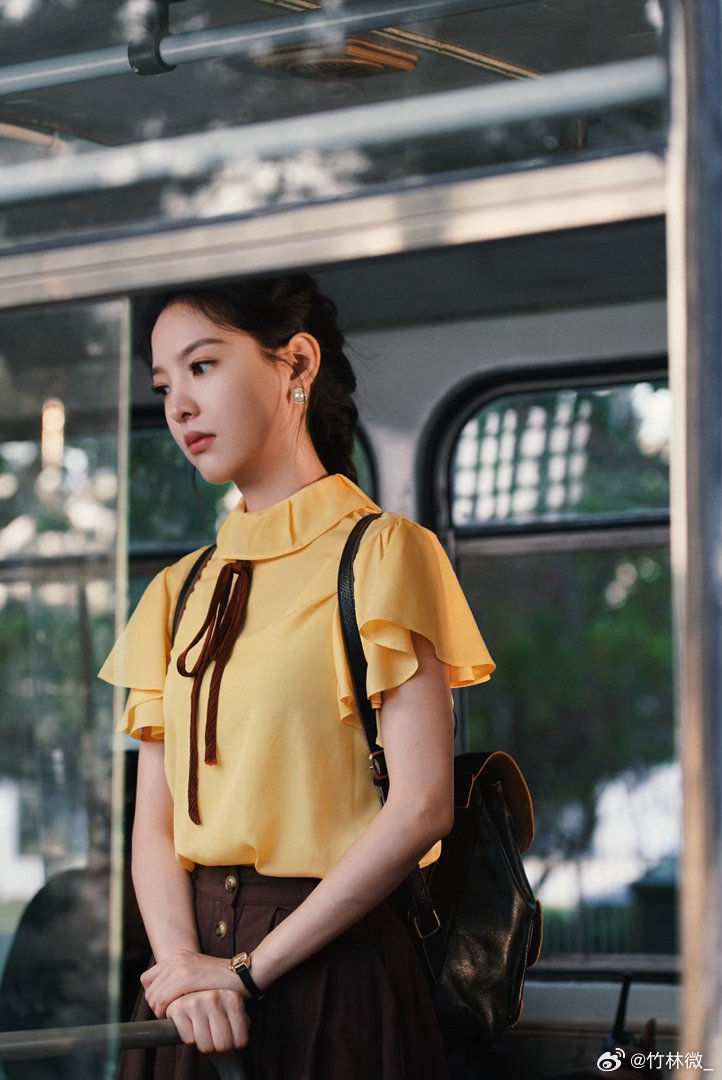 谁不喜欢章若楠这种长相啊，干净又有辨识度，天生就是吃演员这碗饭的。 