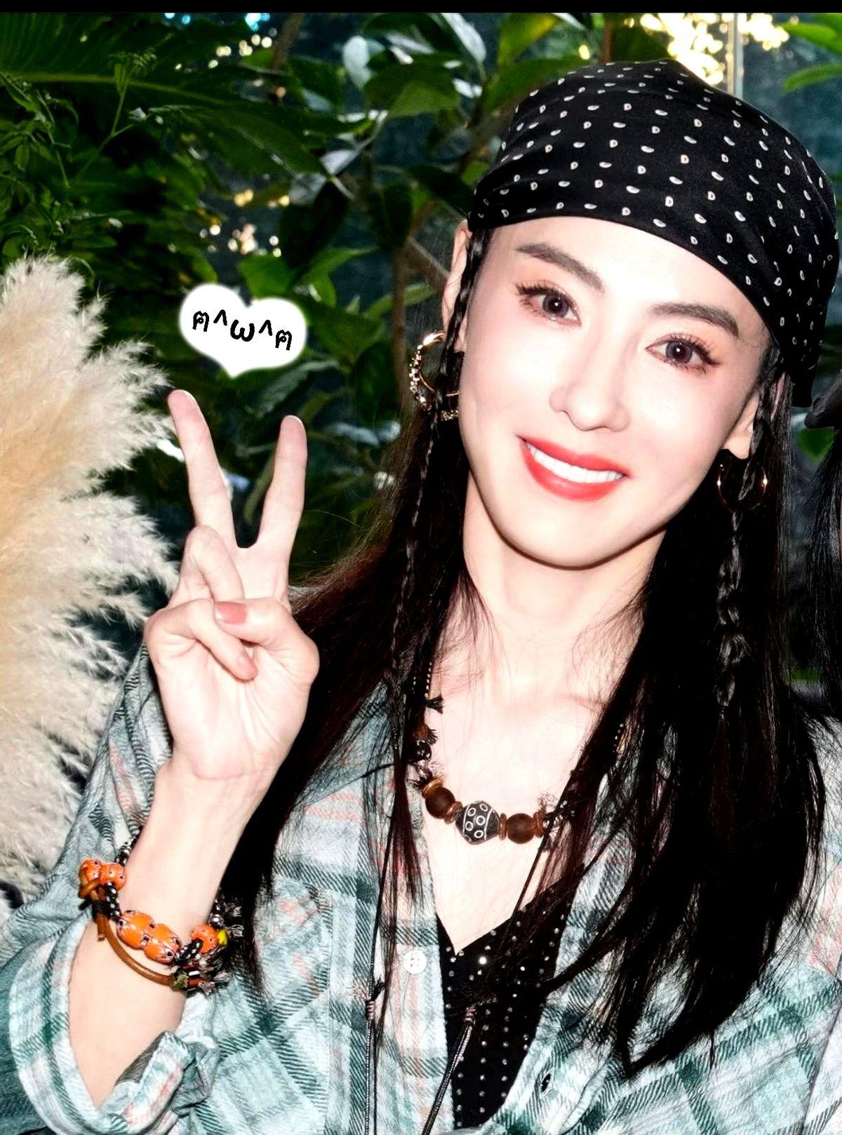 香港大火那几天，街上飘着灰烬味，全网刷热搜转募捐链接，张柏芝却悄没声儿捐了100