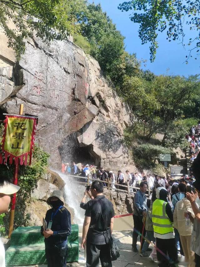 盛夏追光之旅微博旅行ing连云港没有过分商业化的喧嚣，却藏着最治愈的海滨烟火～扫