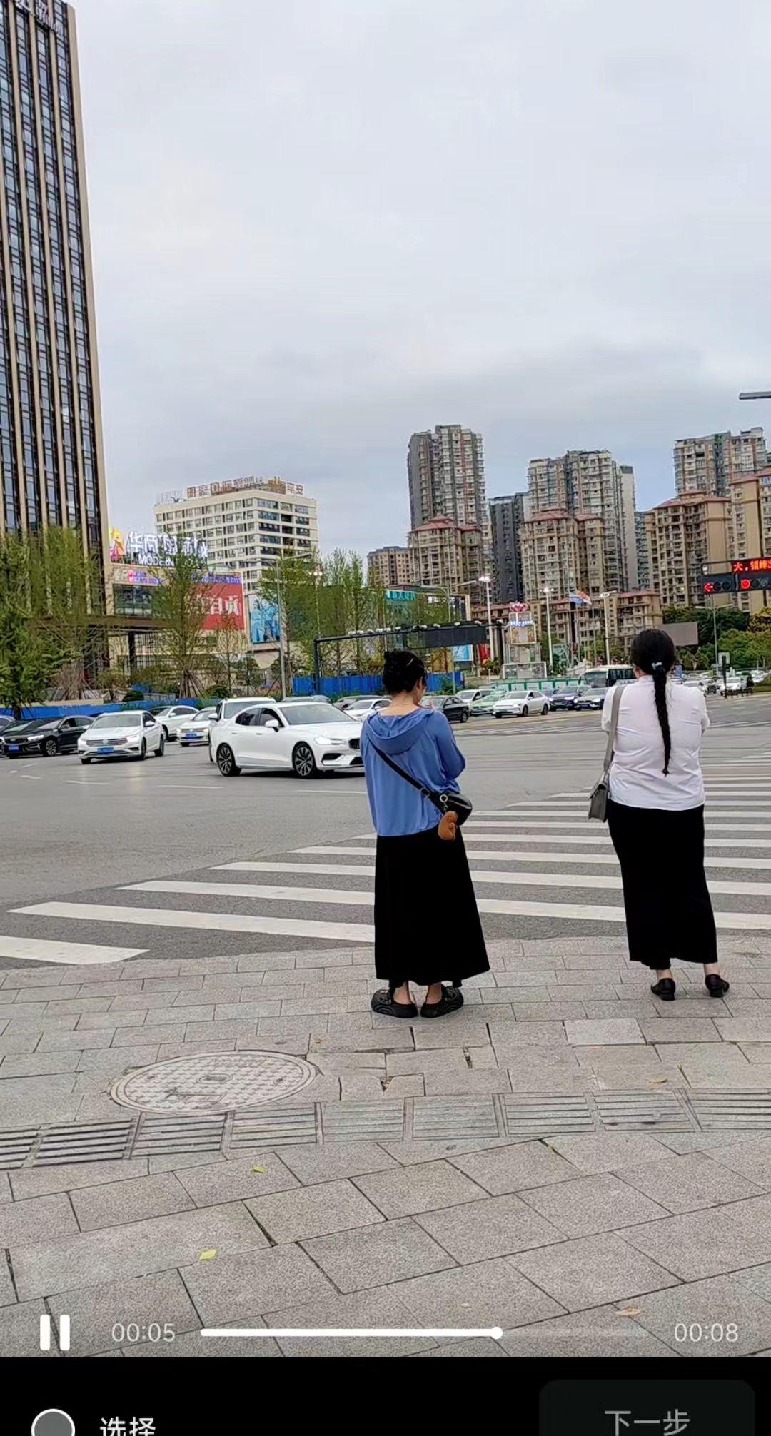 抖音玩法合伙人计划 情绪音乐玩法新风向 一起携手看世界 两人行街景随拍