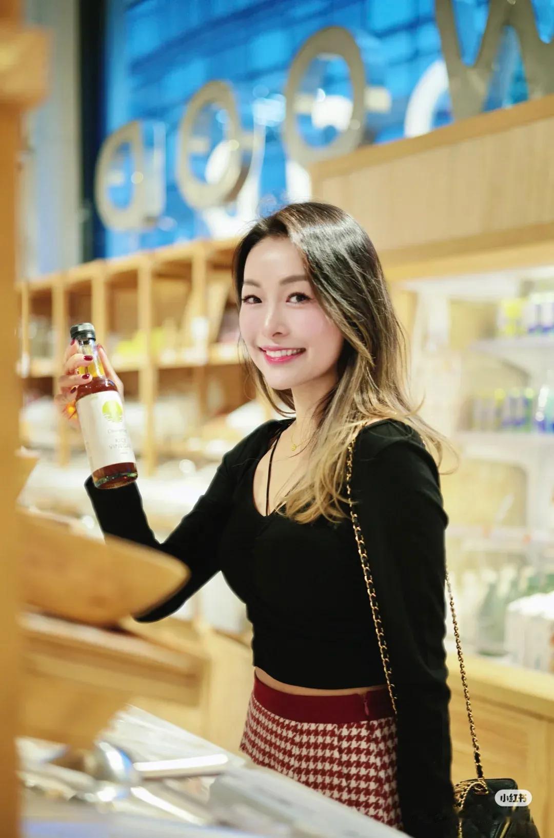 话说香港近几年就推出了许多样靓身材正，气质也相当不错的新晋博主，而Agnes就是