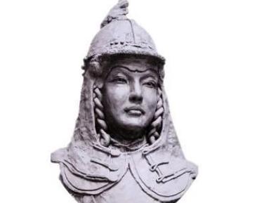 1479年，也先倒台后的数十年间，草原四分五裂，成吉思汗的“黄金家族”光环逐渐黯