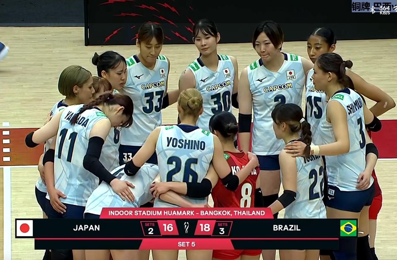 巴西女排3-2日本女排，
艰难的拿到本届世锦赛的铜牌！
后三局，
那个打不死的日