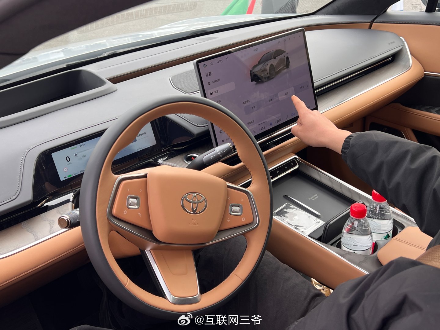 媒体首测丰田铂智7动态表现铂智7首轮媒体动态首测正式开启了，市场焦点从纸面参数转