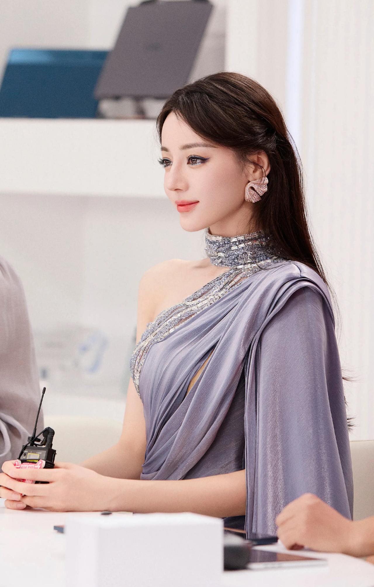 女神热巴小姐姐[爱慕]
#迪丽热巴# #说TA# #娱乐# #八卦手册#