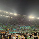 家人们，张真源在贵阳开演唱会，现场那长灯牌多到数都数不过来！整排的长灯牌就像一道