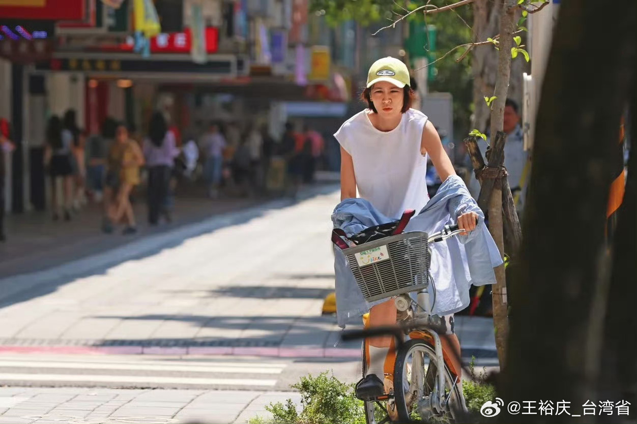 台媒拍的曾沛慈的一天不好意思。。 請問包括隱私事情的內容嗎？ 