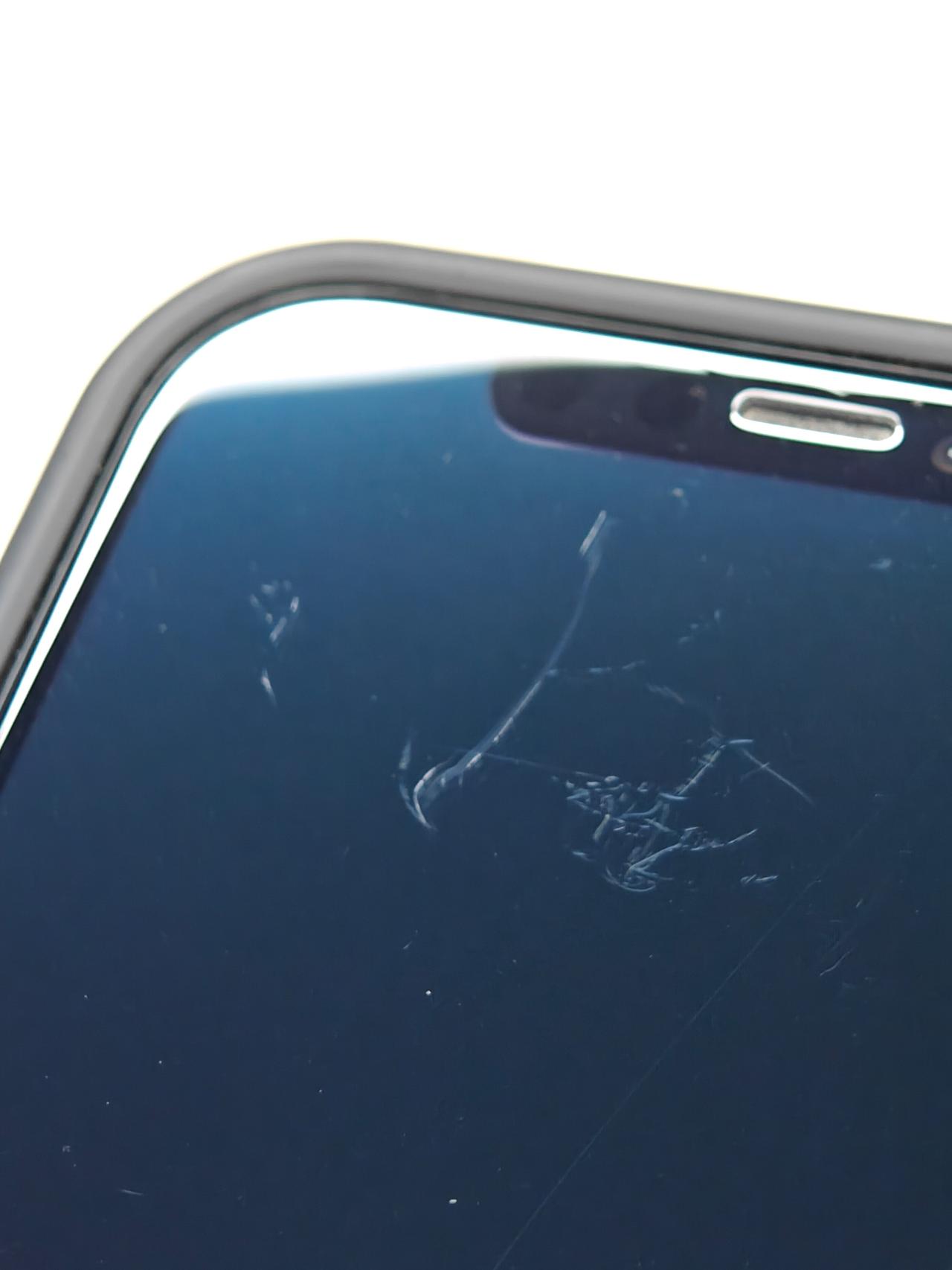 大家如果iPhone15 Pro裸奔用的话，一定不要和另一个手机放一起，后面镜组