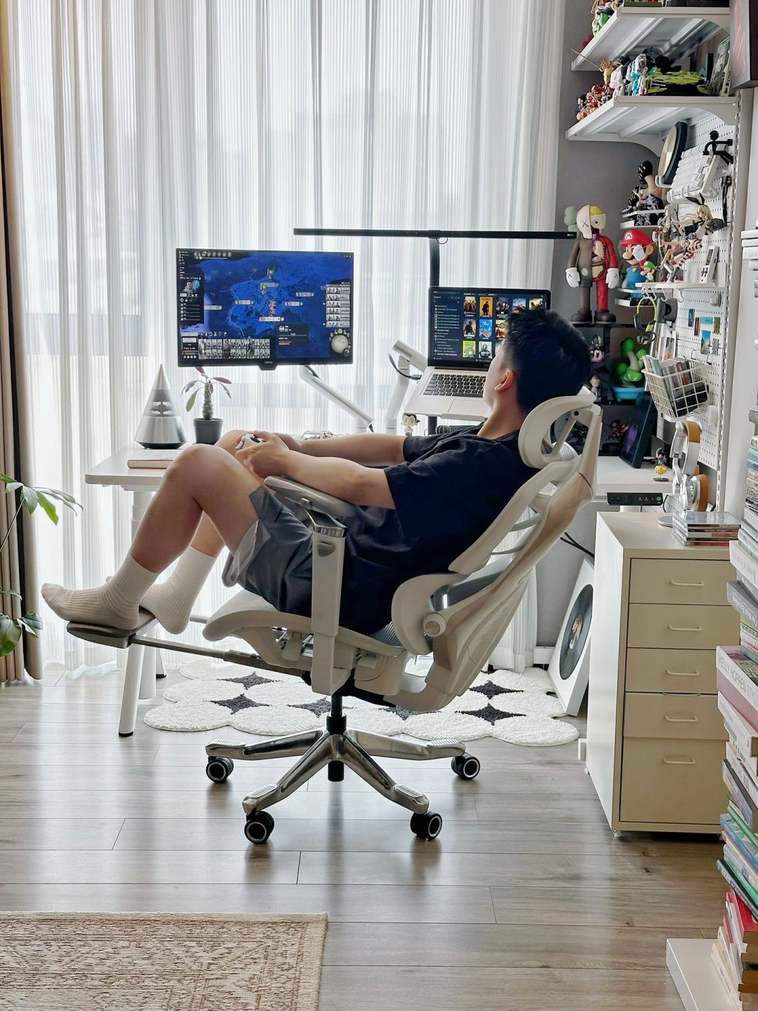 独居男生的书桌小宇宙，用爱好点亮快乐时光