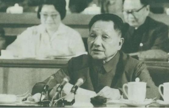 有人提议在全国范围内拆除毛主席塑像，是谁提议的，名字可以公开吗？谁敢拆除毛主席塑