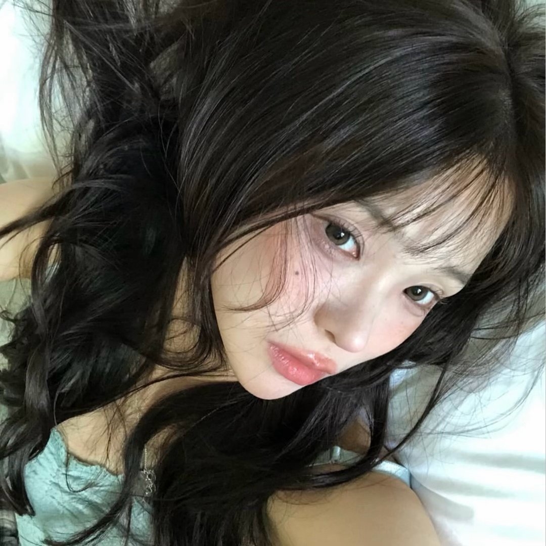 “只要经济上精神上不依赖任何人 就没有人可以随便拿捏你 幼稚的人听情话 成熟的人