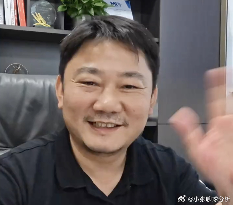 惺惺相惜！张雪：喝高了后给东来哥刷3万礼物 之前不信他的自由爱5月29日，张雪现