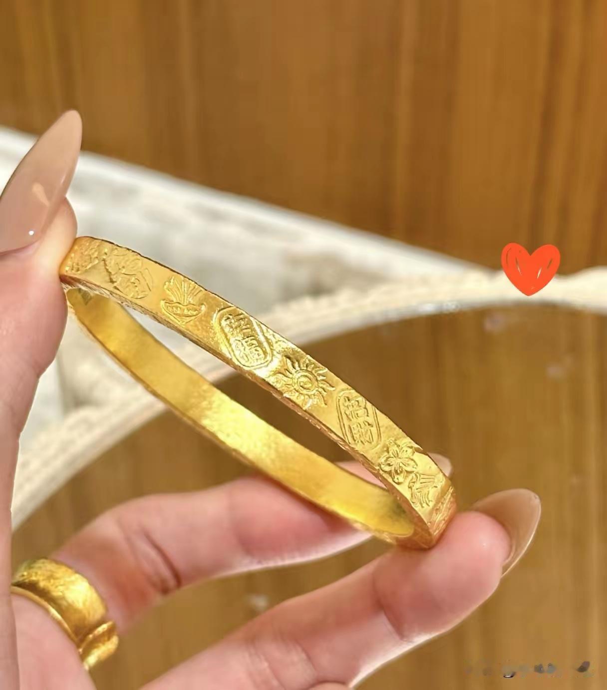 奉劝大家，
不能再买黄金了，
不是金价跌到了878每克，而是
到实体店你会发现黄