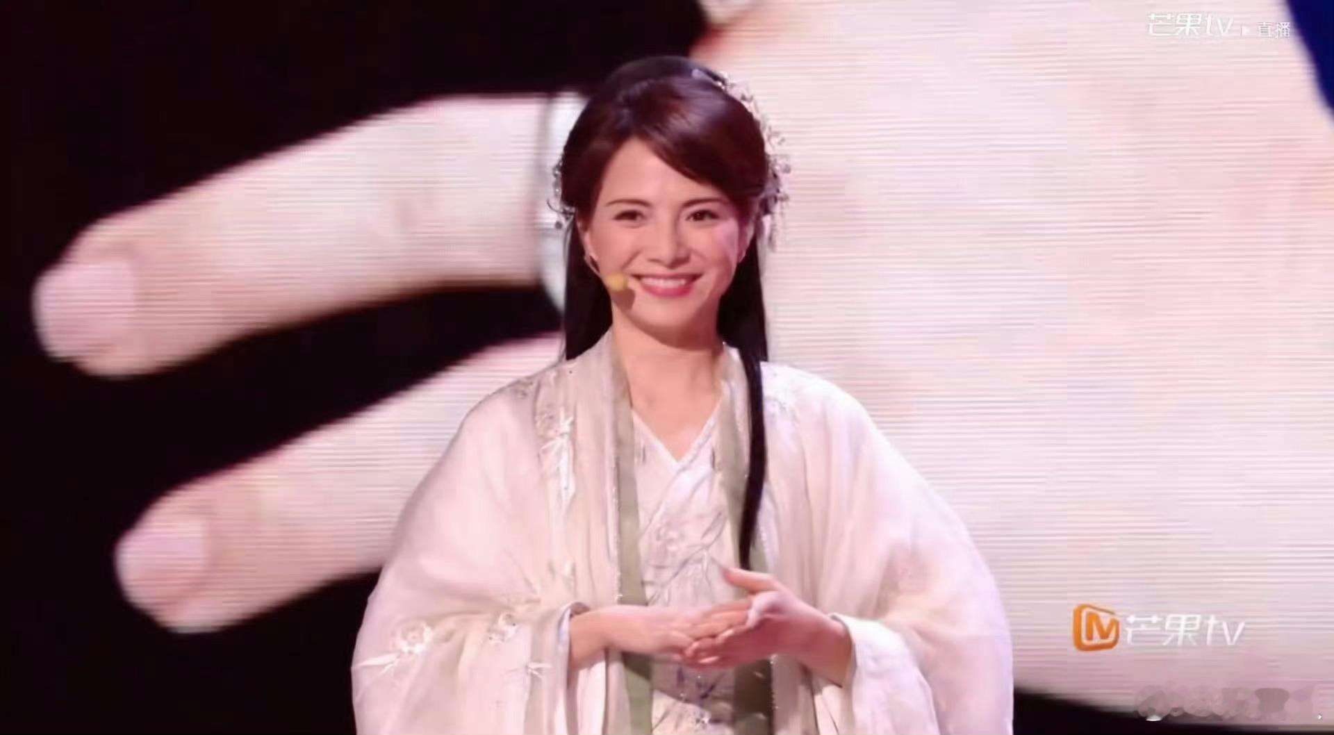 李心洁团戏腔全员在线李心洁戏腔好绝心洁姐姐戏腔好绝啊，整个人自信放光芒 