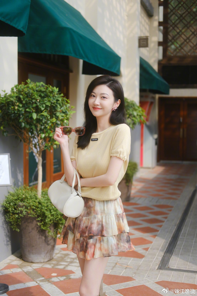 【景甜曾多次发起维权】5月22日，网传#疑似景甜代孕协议曝光#引热议。景甜工作室