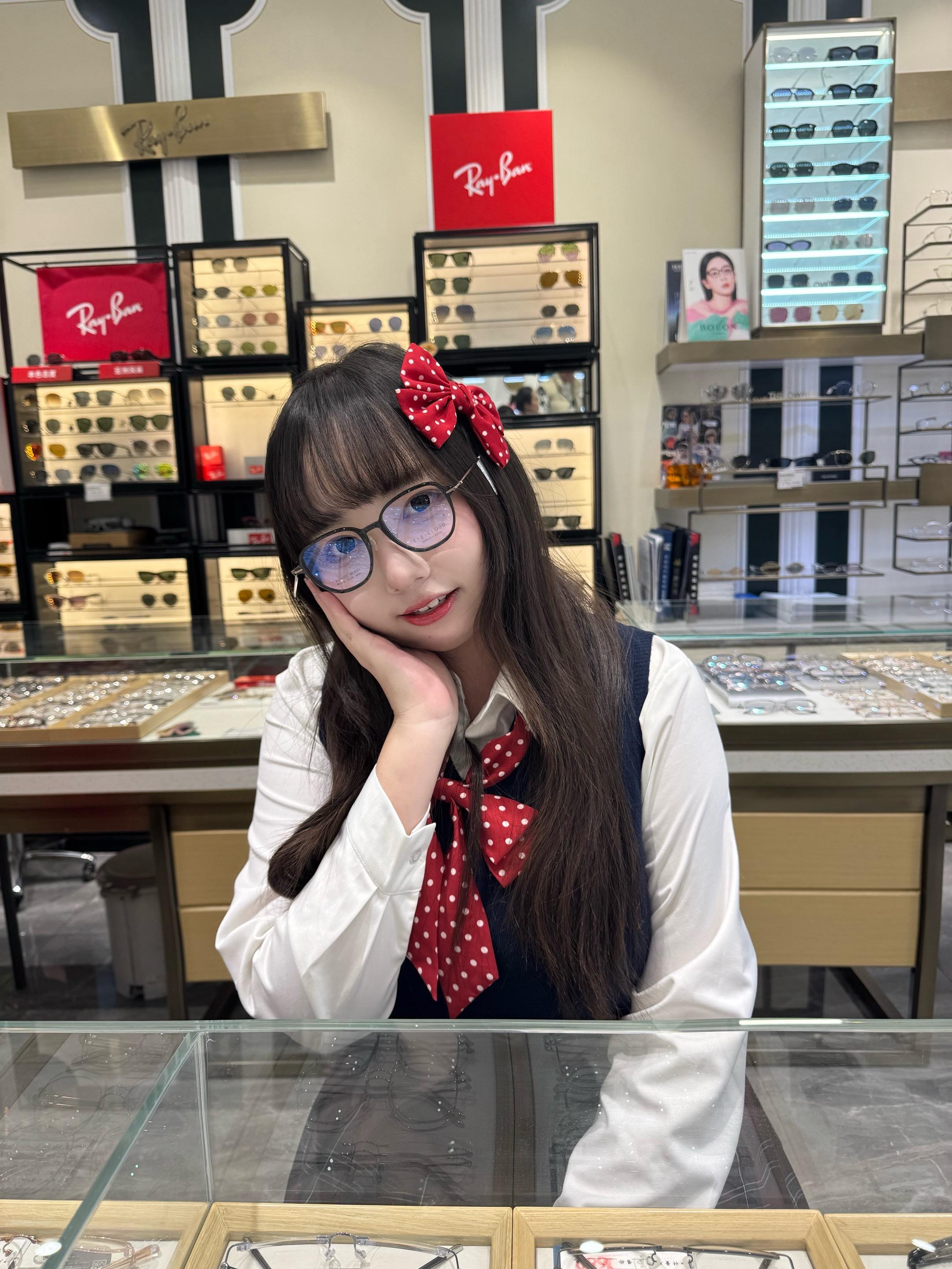jk甜妹终于找到人生镜框！！新年想换副新眼镜👀问了朋友才知道原来他们...