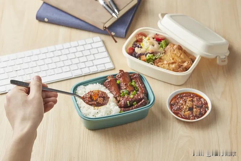 男人上班带饭一点都不丢人！这哪是什么丢人事儿，分明是理性成熟的表现。自己带饭能节