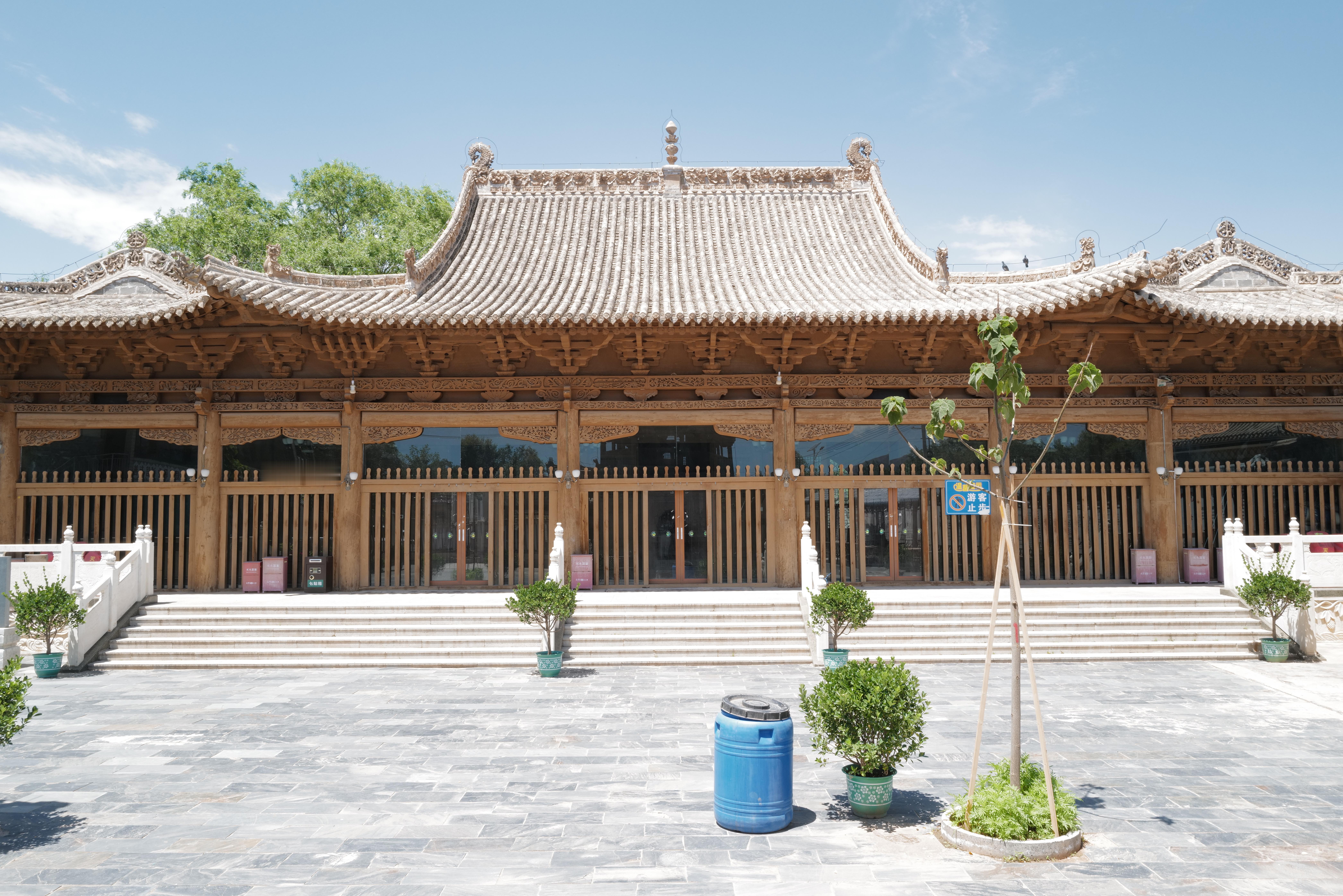 这次是第二回来到循化。先是在黄河北岸化隆县访阿河滩清真寺（前5图），而后到循化街