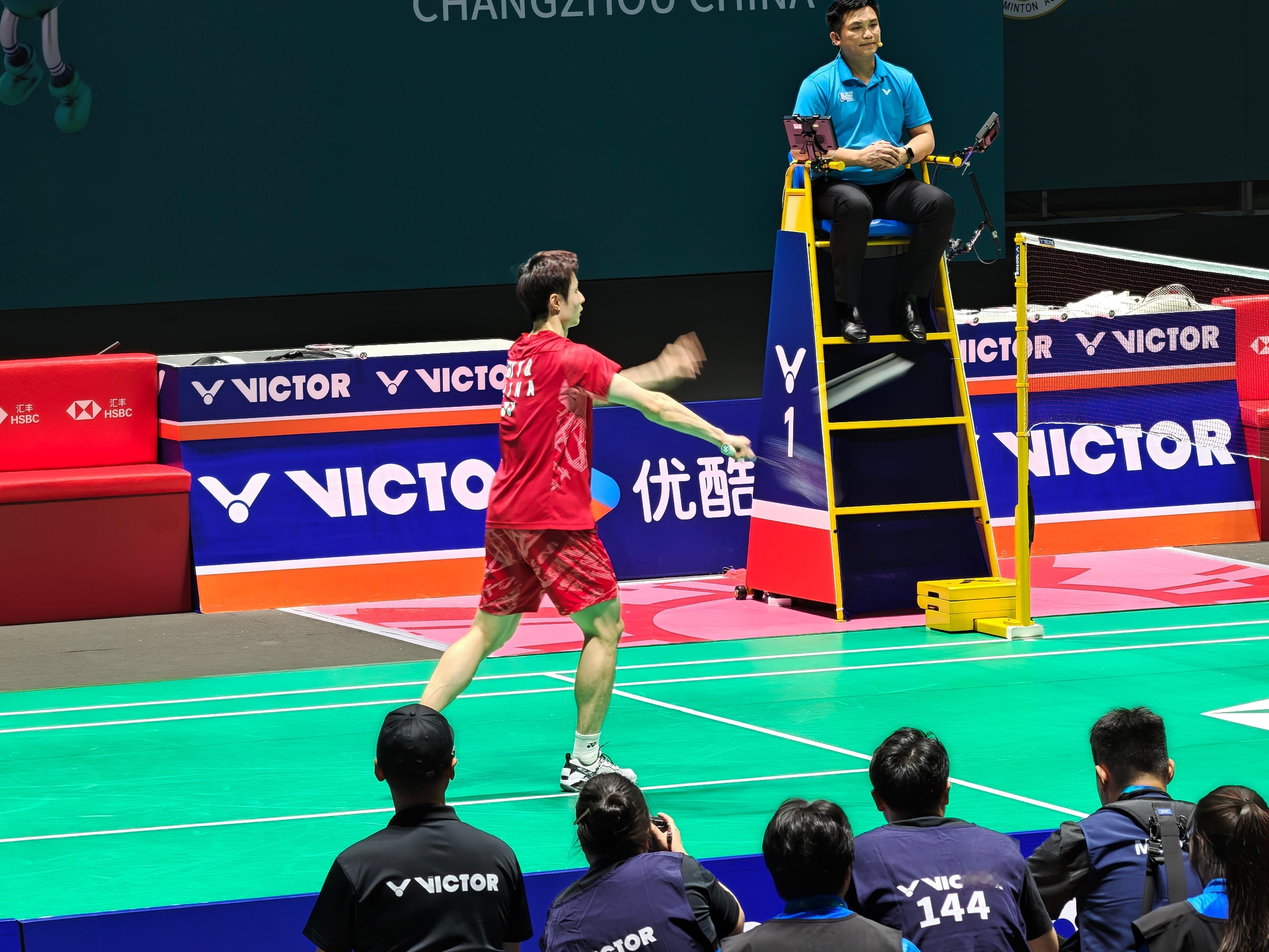 石宇奇背靠背晋级决赛石宇奇🇨🇳 21-13、22-20 周天成下轮对手：王正