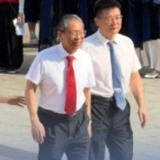 刷到广州医科大学毕业典礼的现场视频，好多人看完都惊得合不拢嘴。89岁的钟南山院士