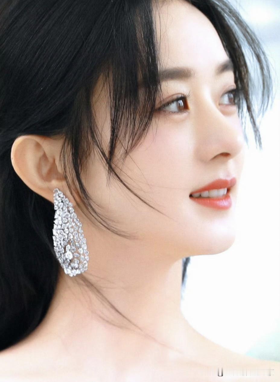[灵光一闪]赵丽颖的婉约和大气，她的精湛演技，让她在各种角色中自由切换，为观众带