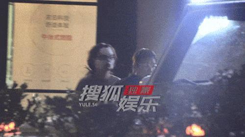 马思纯美容院做护理贴面膜上车路透图 ​​​