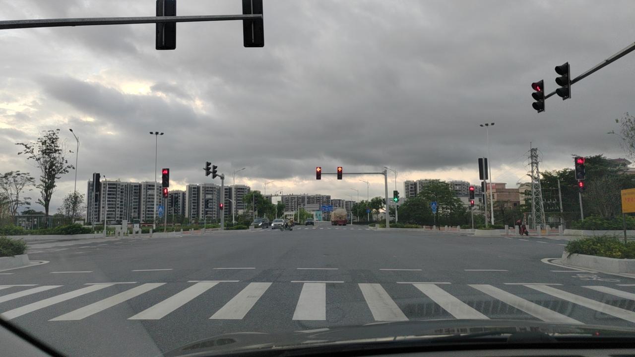 我也会跟自己说“永不放弃，坚持初心”。生活就像一场马拉松，途中会有疲惫、想放弃的