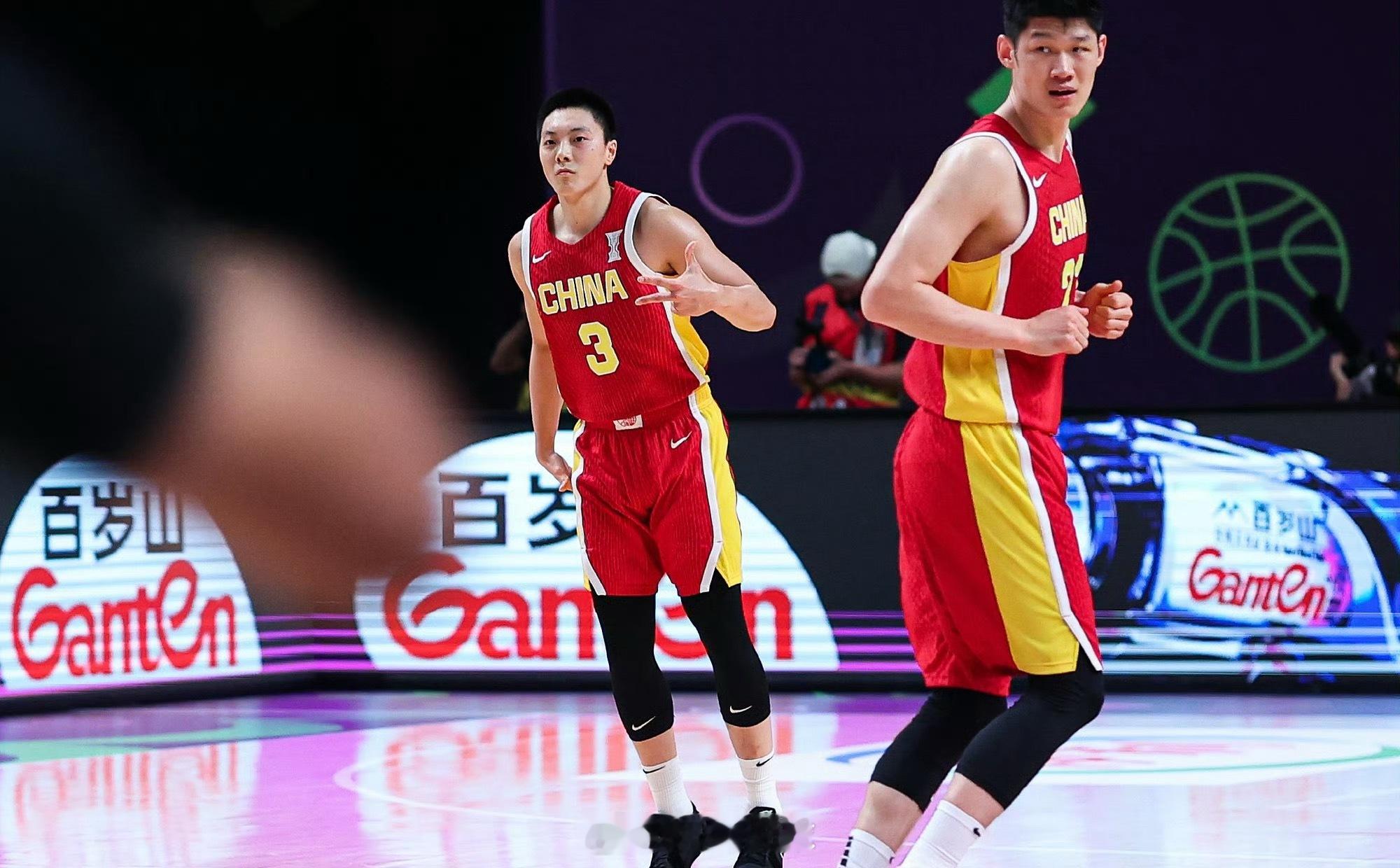中国男篮1分惜败给了澳大利亚男篮，这才是真正意义上“虽败犹荣”的比赛，不管怎么样