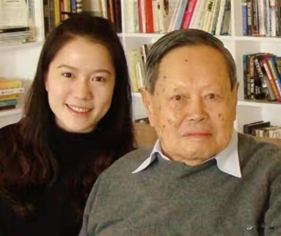 卷走18亿、怀孕传闻真相大白后，翁帆和迟重瑞的处境竟一模一样
 
曾经全网铺天盖