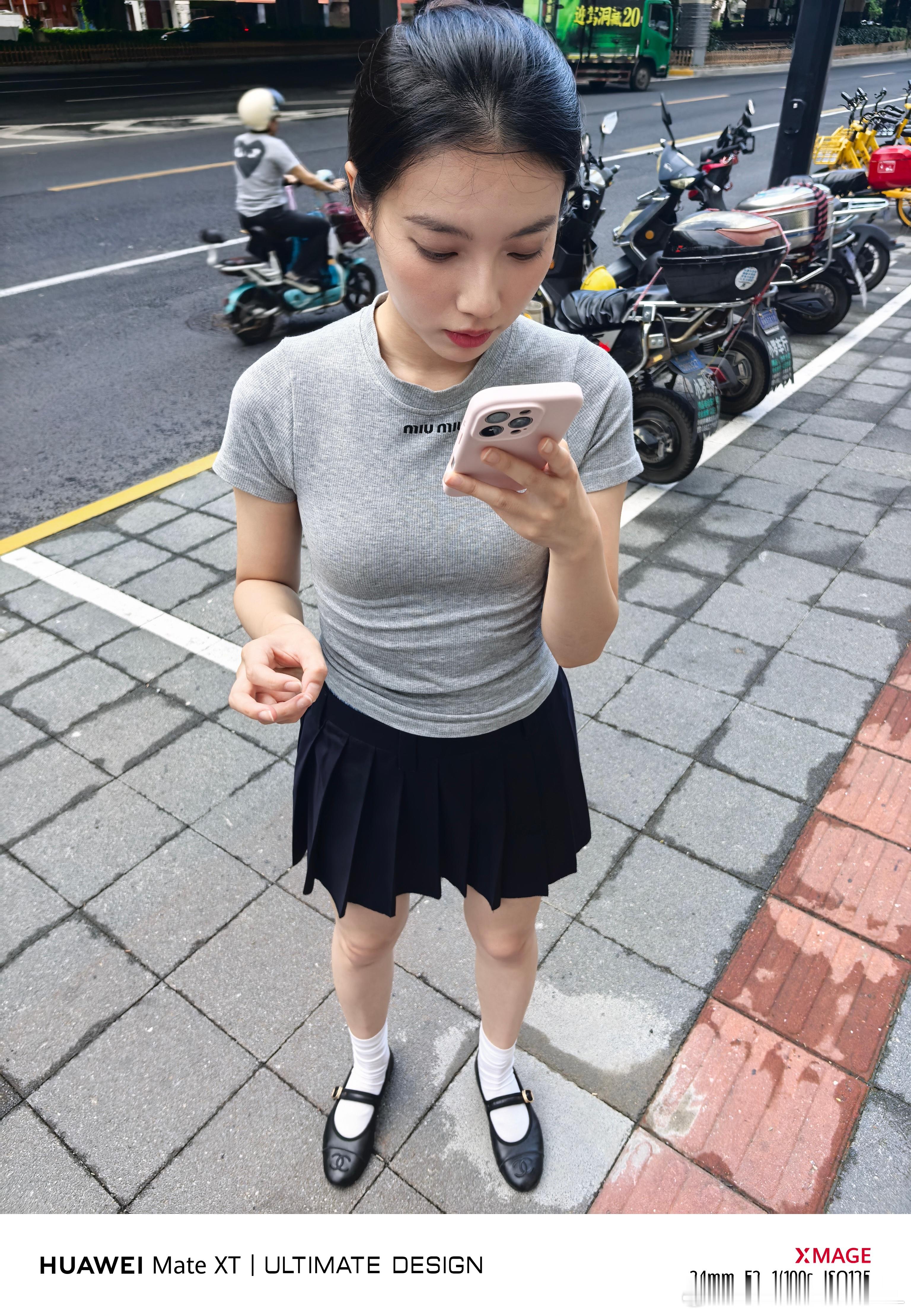 咱也不知道为啥 总有人把我拍的和精神小妹一样[无聊]在大家心里 我应该不是这样的