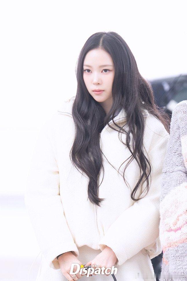 25日， 经仁川机场出发，前往中国香港出席海外日程。 