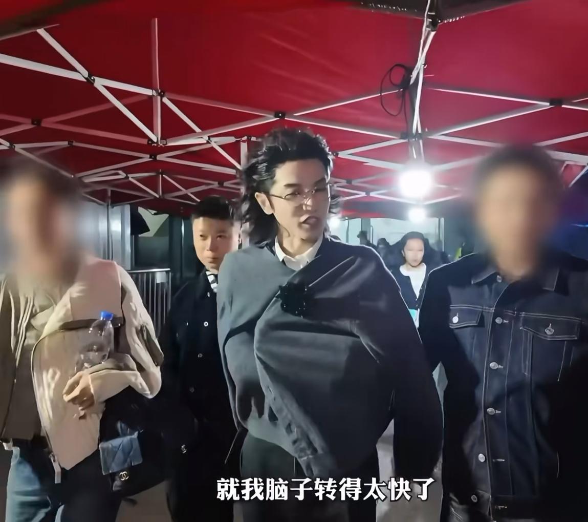 华晨宇当评委说话慢是为了怎么说才委婉。
笑死😂。
原来评委不好当。
华晨宇在参