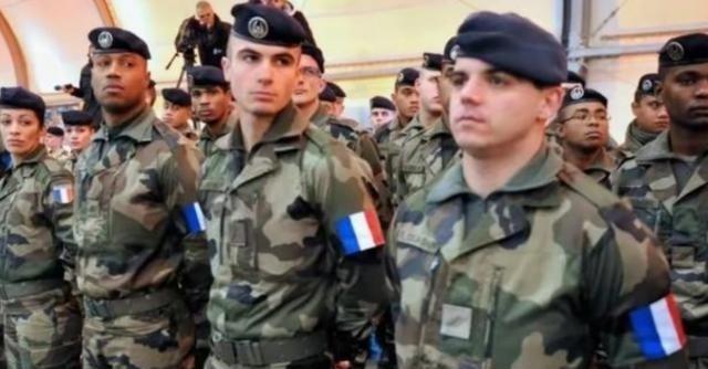 俄罗斯该难受了，两千法军一战即降，就是两千战俘，俄罗斯既要管吃还要管住。法国准备