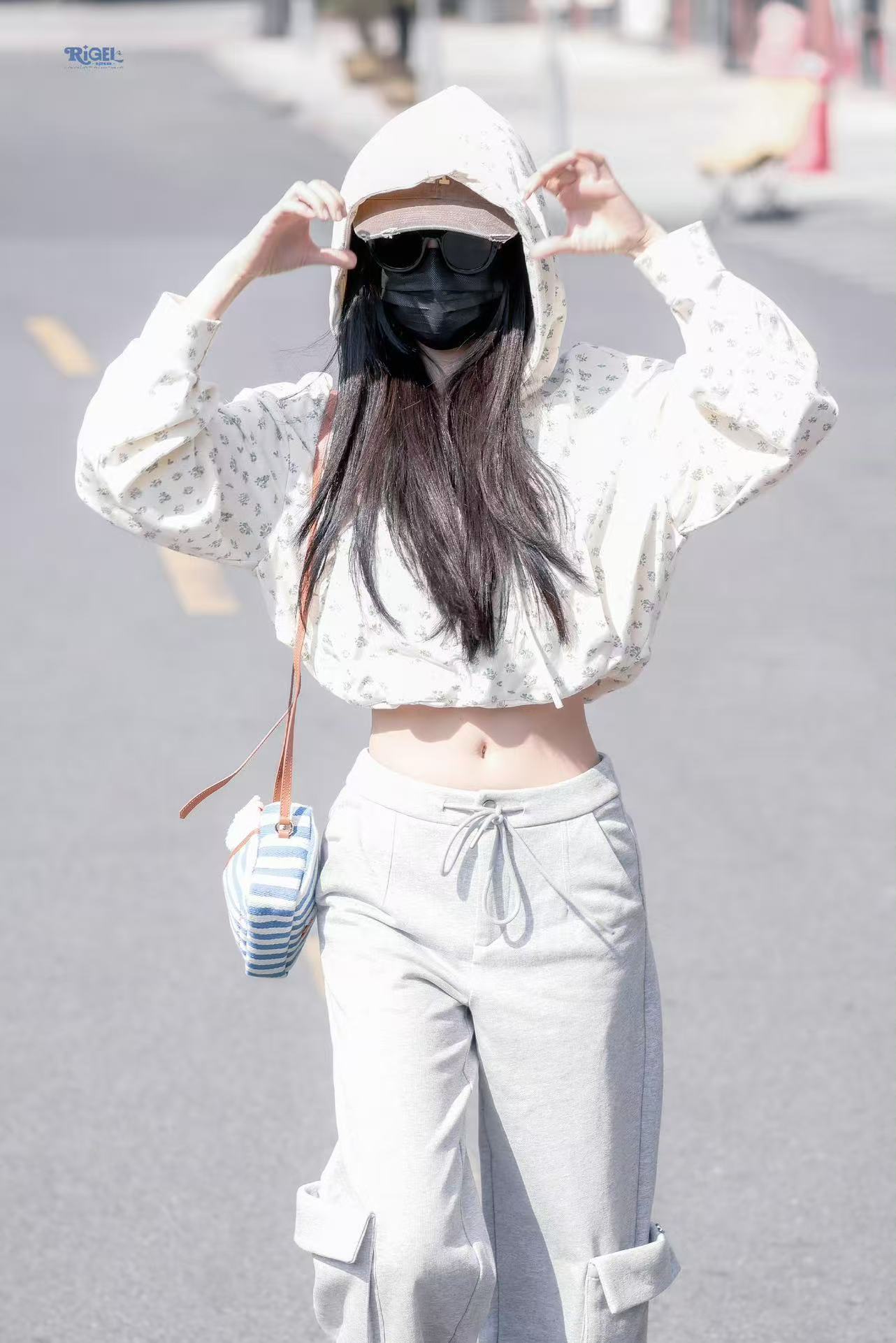 虞书欣碎花look虞书欣小猫耳朵饭撒虞书欣碎花look，好看，迷晕 