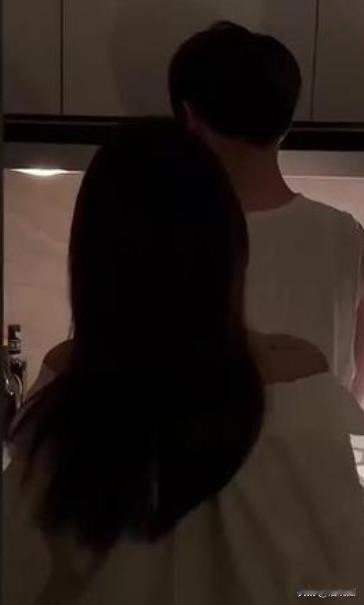 云南西畴，老板为了追求一位美女主播，没少给她刷礼物，最终与女主播发生关系并同居在