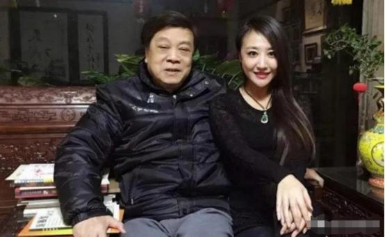 赵忠祥瞒着妻子与我发生关系多年，并有特殊癖好，令我身心受到严重伤害！2004年，