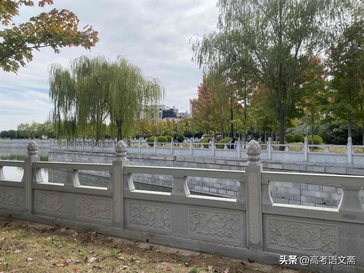 晒图笔记大赛河边小桥风景美，人少心静好休闲。