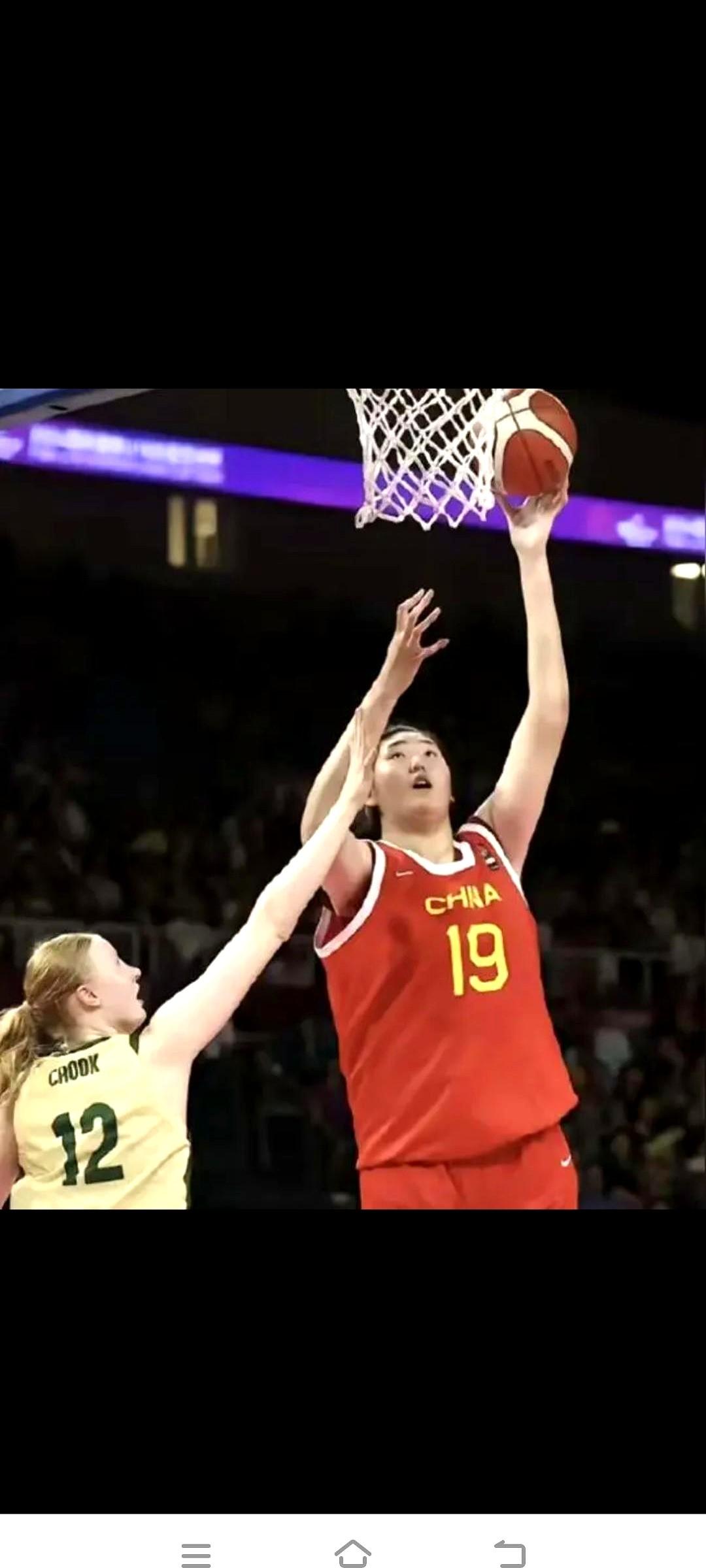 张子宇2米26的身高，现在反而成了甜蜜的烦恼。

U18亚洲杯上她简直是降维打击