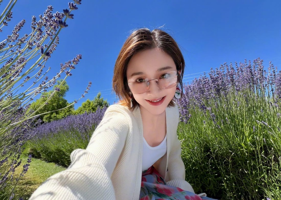 唐艺昕这组扑面而来的松弛感，人和景都美到犯规