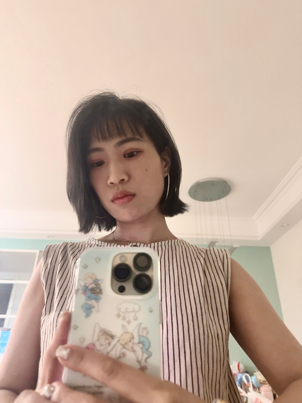 一晚上都沉浸在自己的短发里 ​​​