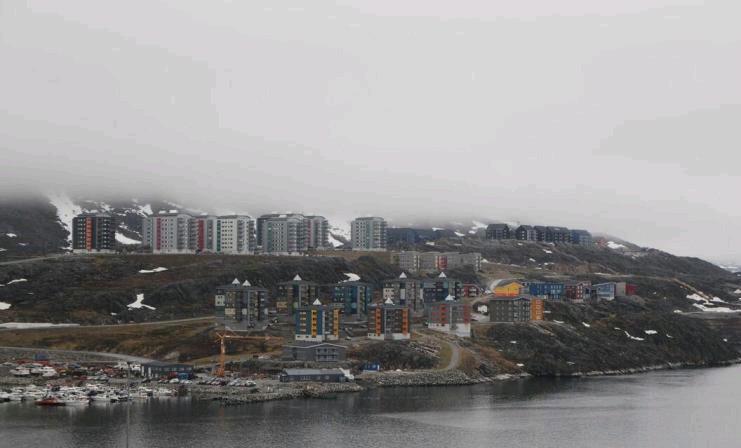 丹麦首相弗雷泽里克森说，美国无权吞并格陵兰岛，并要求美方停止威胁丹麦和格陵兰人民