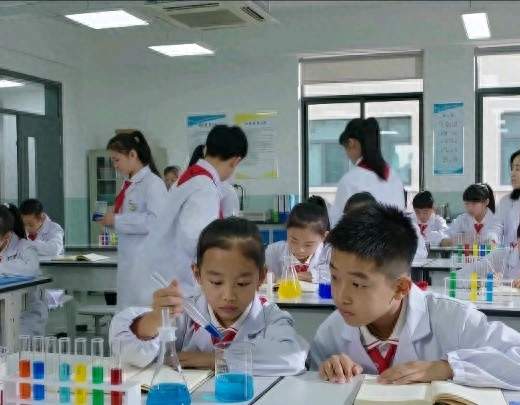 AI时代，光靠书本知识为什么改不了命运