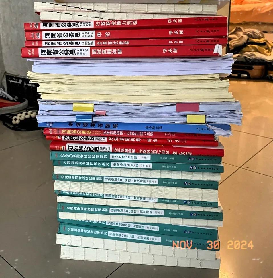 考公务员应该怎么学？我觉得四个字为要“题海战术”。无论是行测还是申论，没有量变不